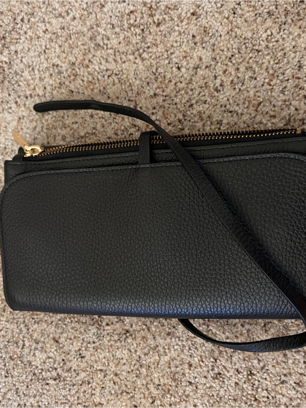 Cuyana travel beauty roll